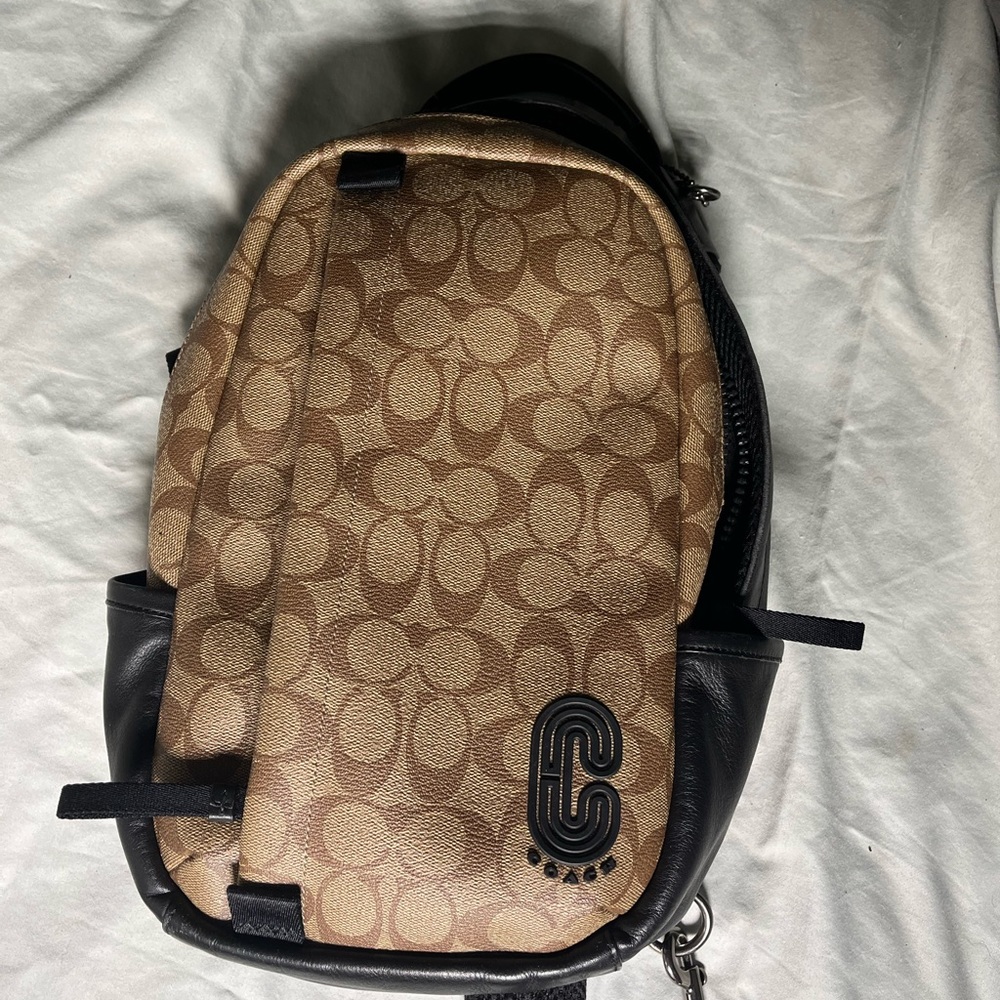 Coach single strap back pack! Super 🔥 super clean